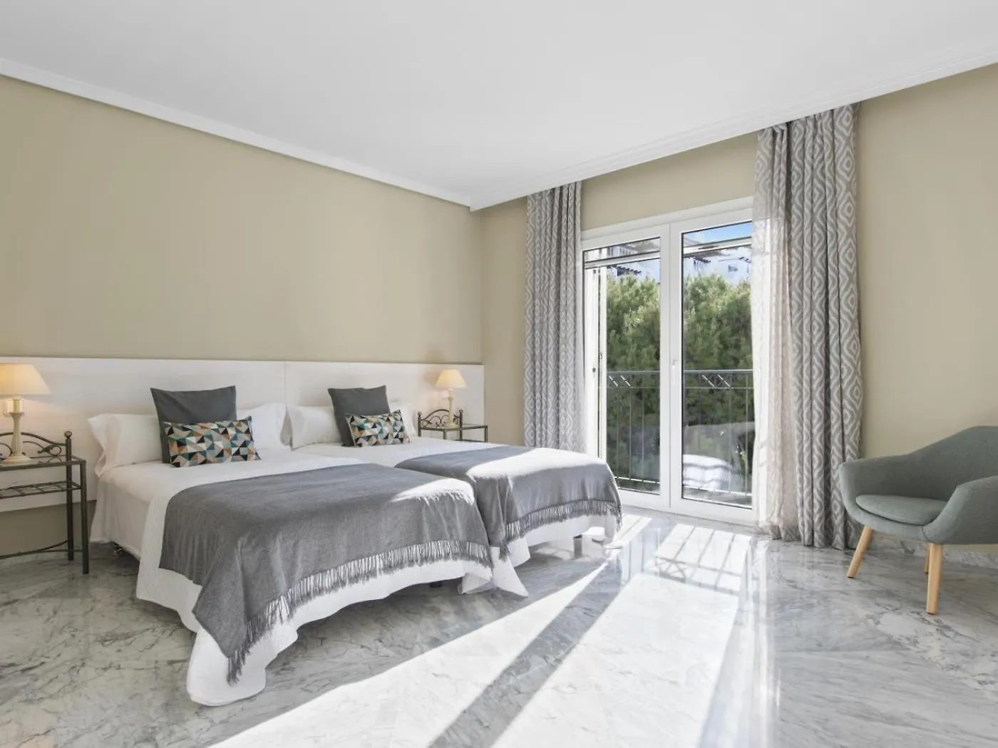 3 Dormitorios En Playas Del Duque Puerto Banus Marbella Apartment
